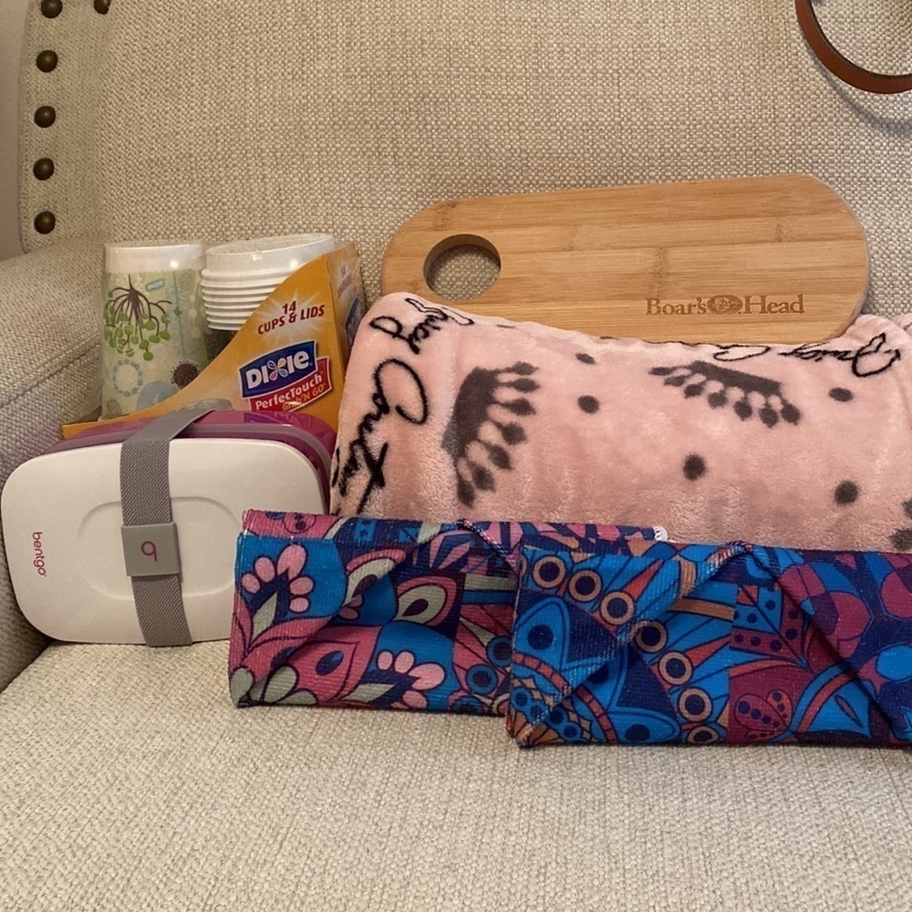 PICNIC BUNDLE with Juicy Couture blanket - Picture 4 of 8